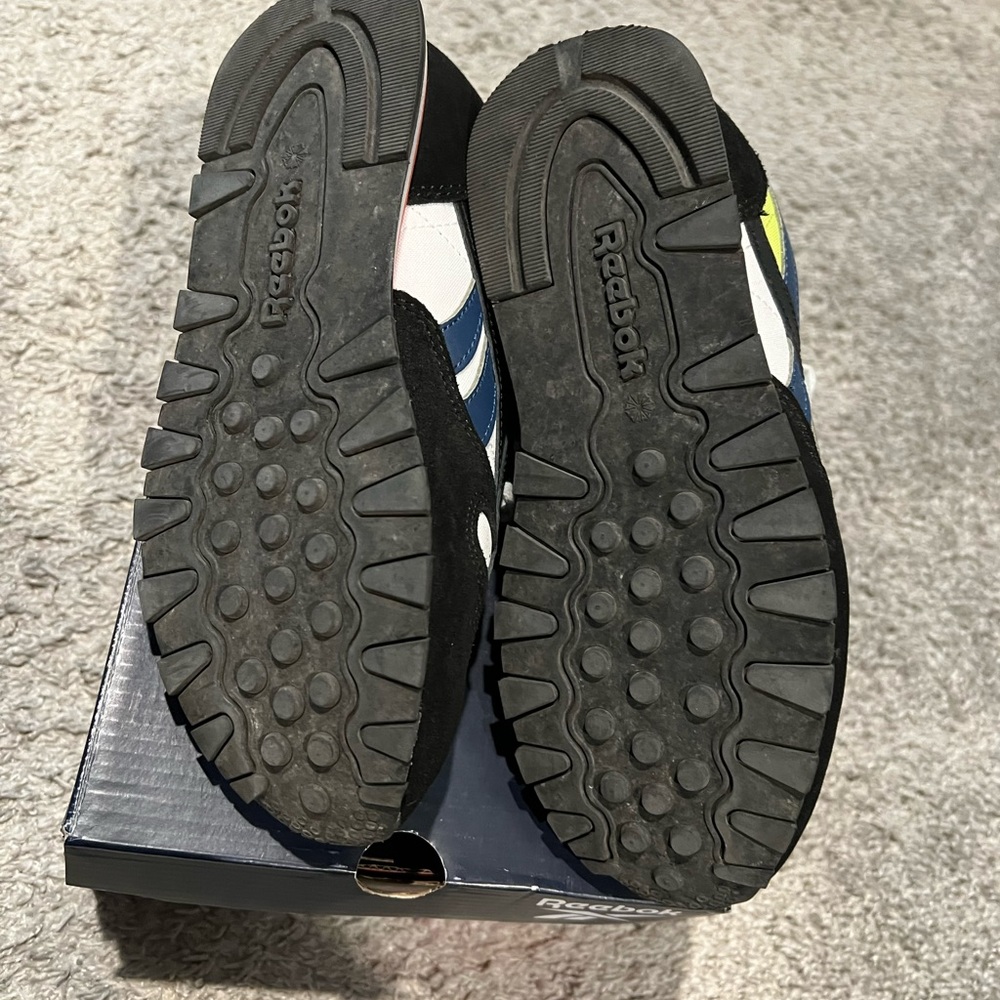 Kids Reebok shoes - Picture 3 of 4